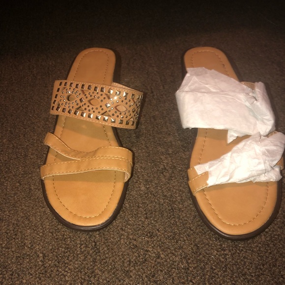 Tan low wedge sandals - Picture 1 of 4